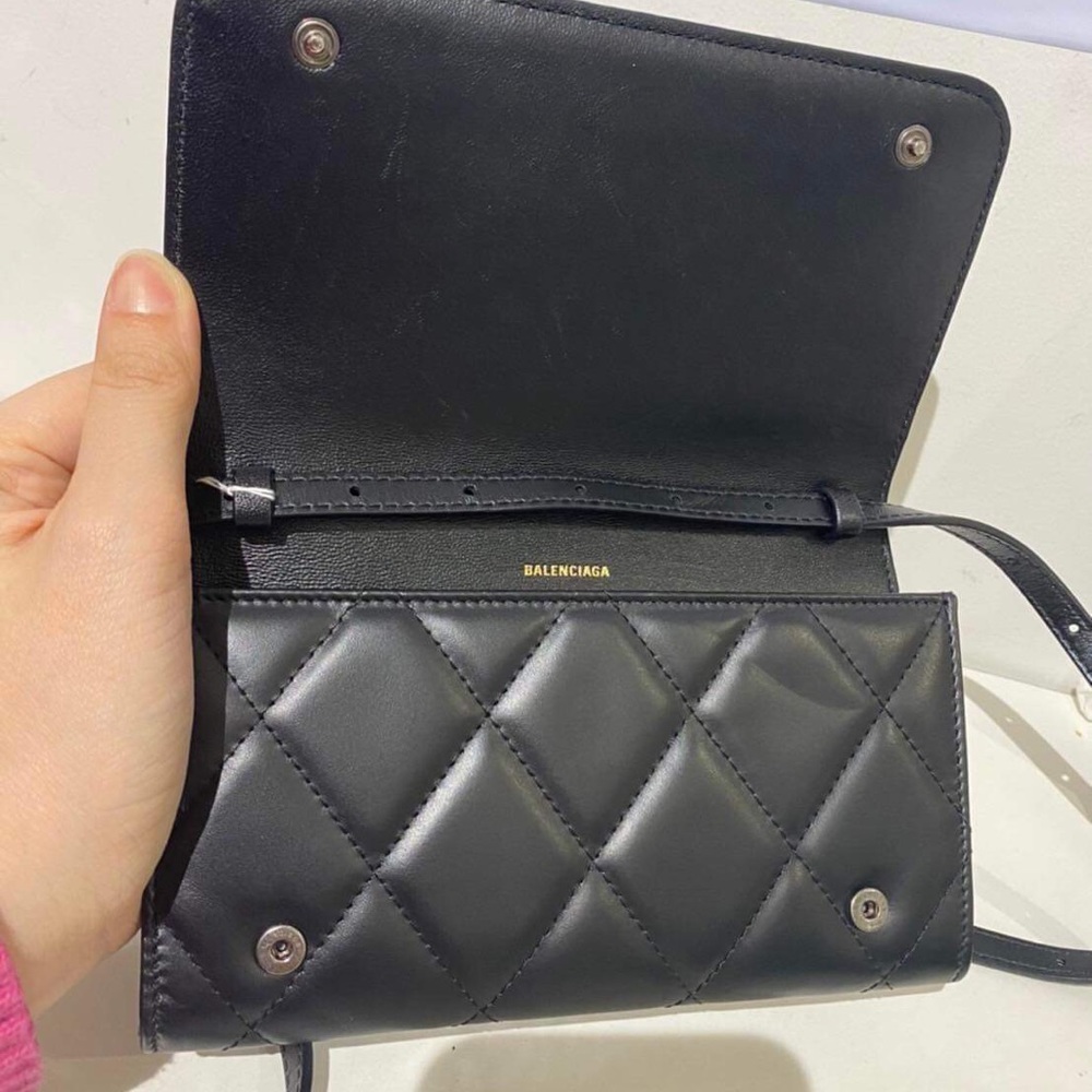 Balenciaga Quilted B dot sling bag in black leather - Picture 8 of 13